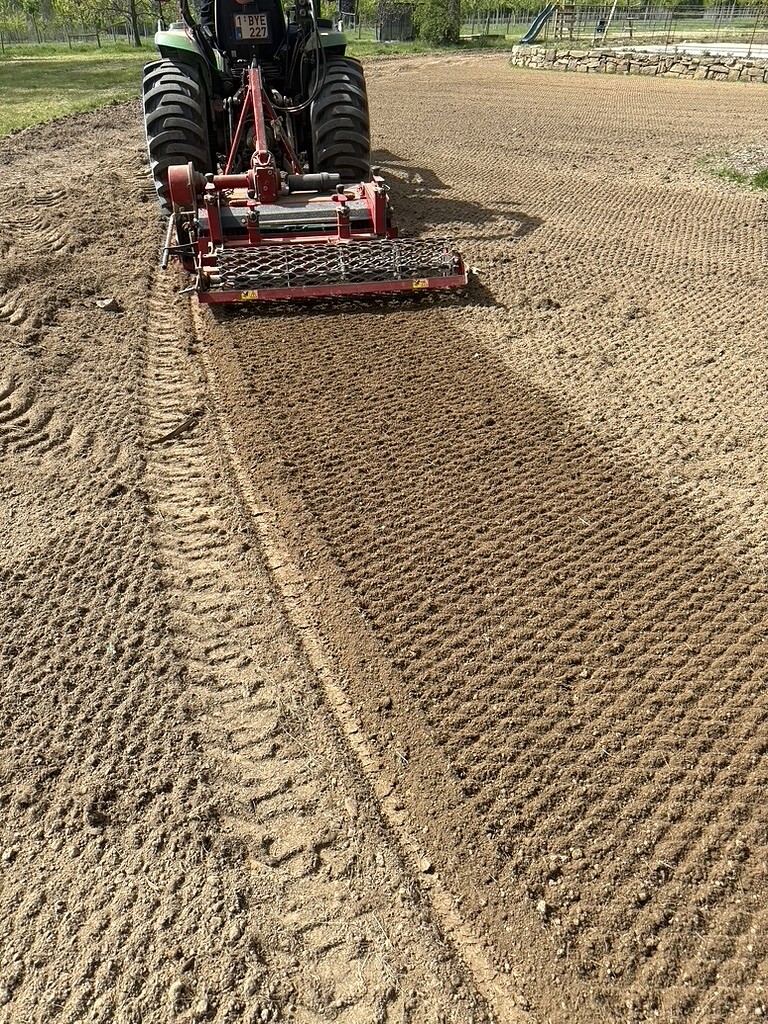 Finition du sol lors de la création d’une pelouse