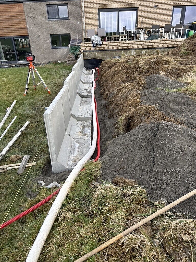 Travaux de drainage au pied d’un soutènement